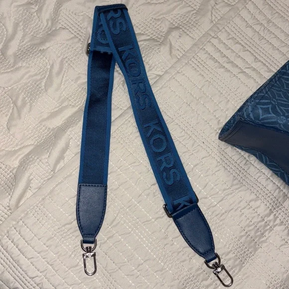 Michael Kors Navy Geometric Tote - Picture 3 of 8